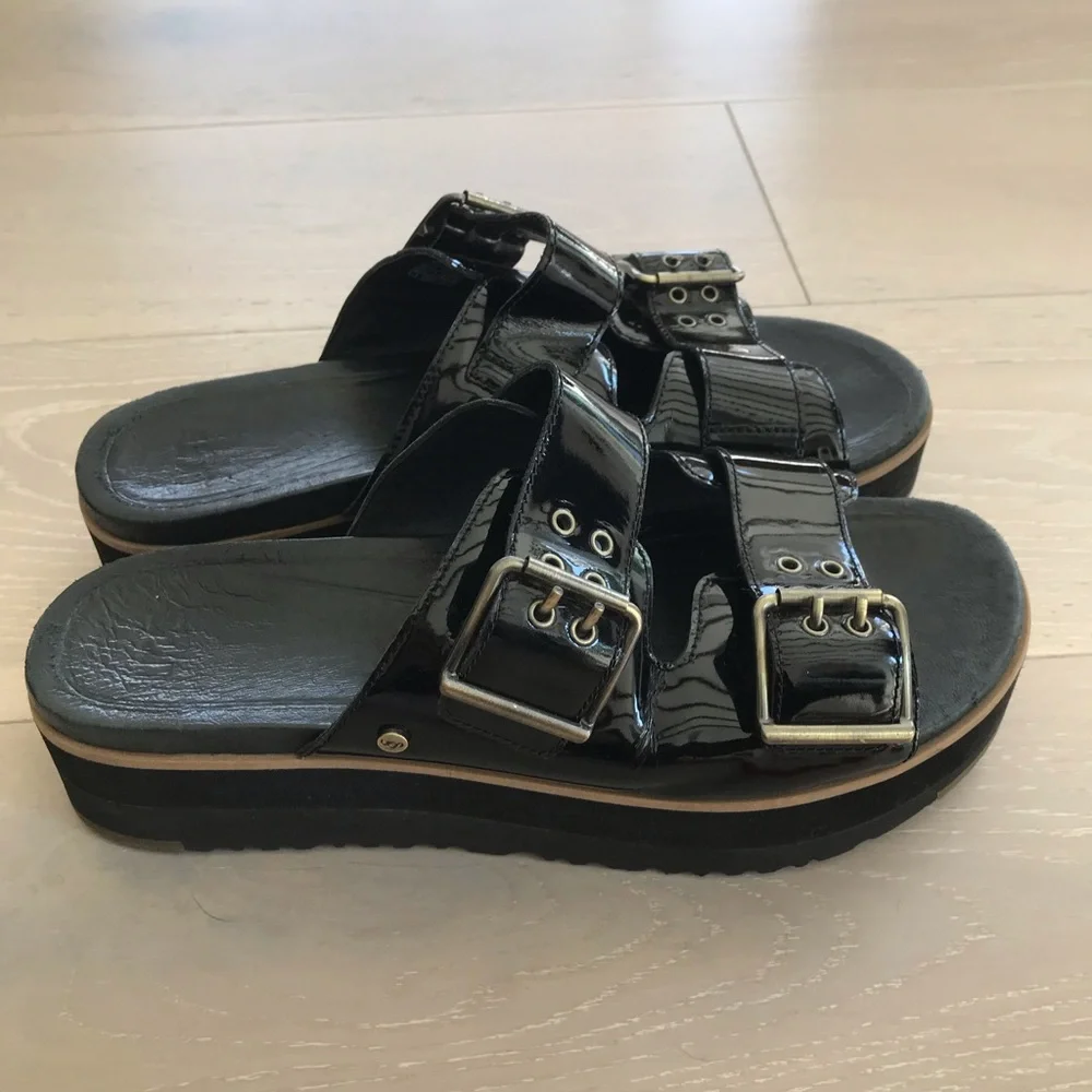 UGG Cammie Black Patient Leather platform Sandals Women’s Size 8.5 - Picture 4 of 8